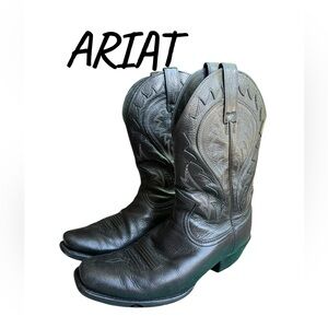 Ariat men’s size 9 or women’s 11 Black Leather Cowboy Boots